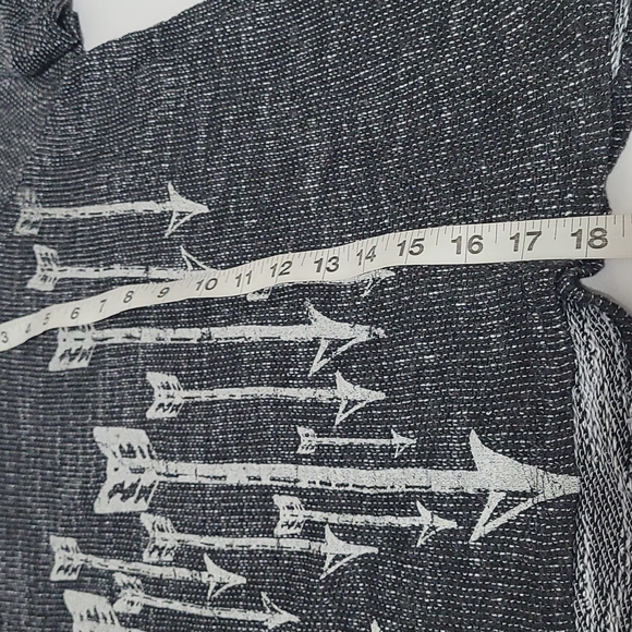 LILI WHITE GRAY ARROW PRINT TOP LONG SLEEVE CROP T SHIRT SIZE S MADE IN USA. - Picture 12 of 15